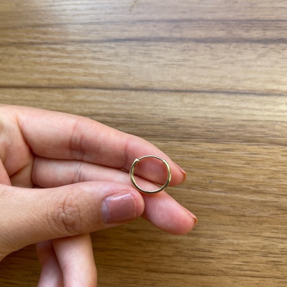 Mejuri 14K Gold Single Bold Small Hoop - Picture 6 of 6